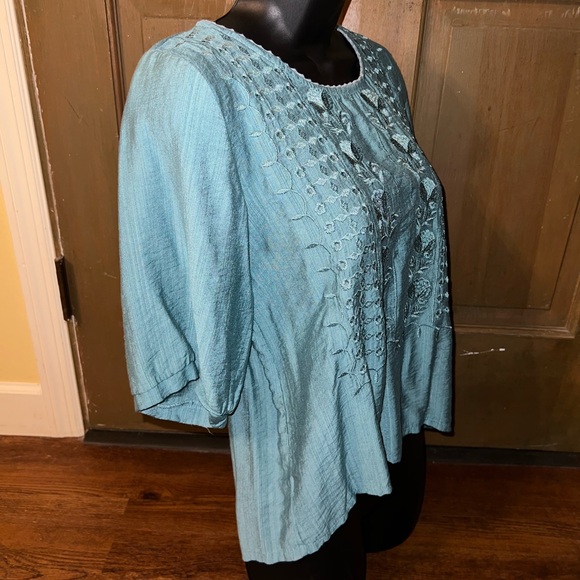 ⭐️Teal Floral Embroidered Wide Quarter Length Sleeve High Low Top Size S/M - Picture 4 of 9